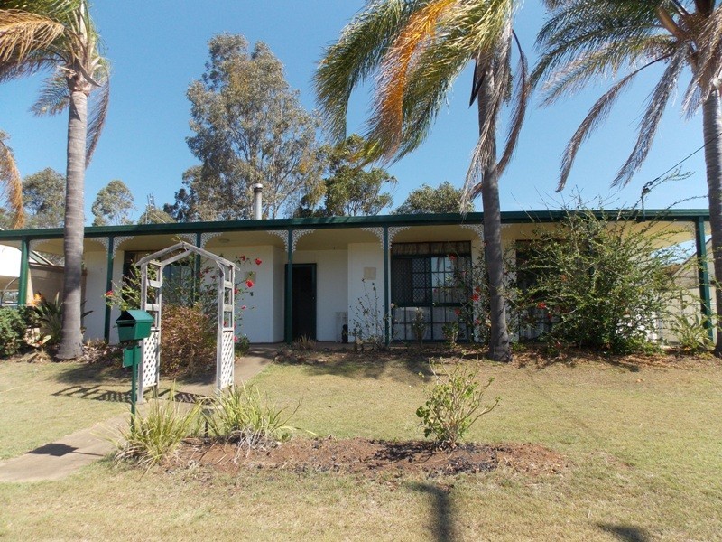 5 Deakin Crescent, Nanango QLD 4615
