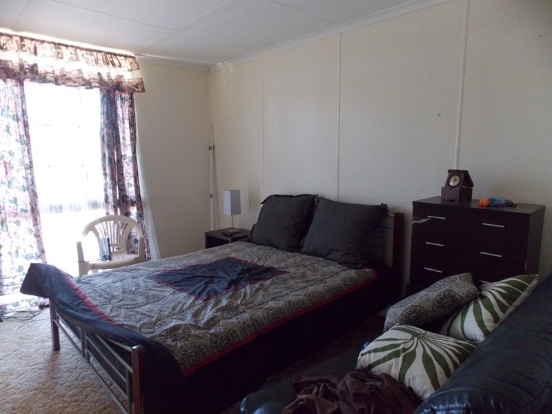 5 Deakin Crescent, Nanango QLD 4615