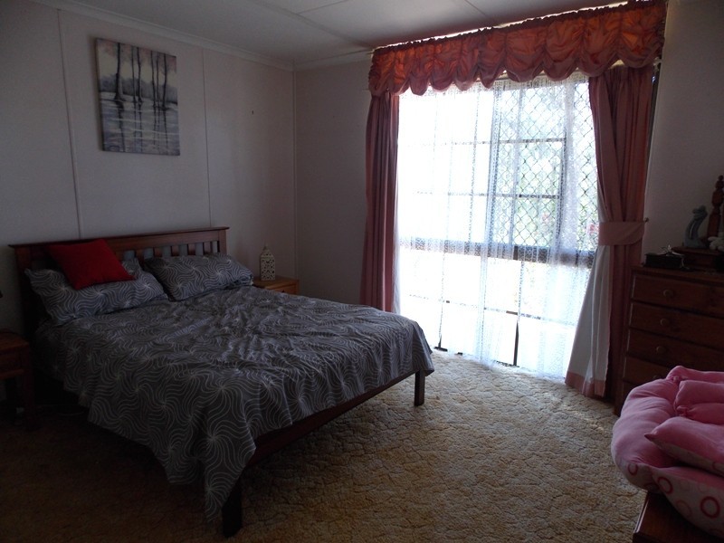 5 Deakin Crescent, Nanango QLD 4615