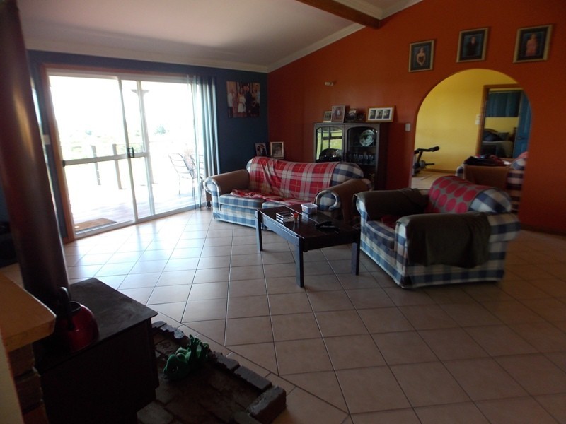 42 Hicken Way, Nanango QLD 4615