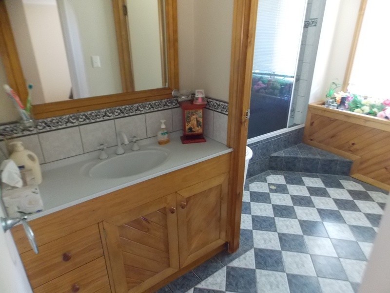 42 Hicken Way, Nanango QLD 4615