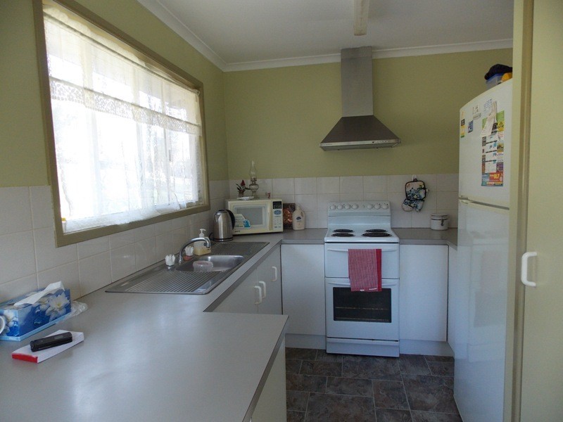 16 Hicken Way, Nanango QLD 4615