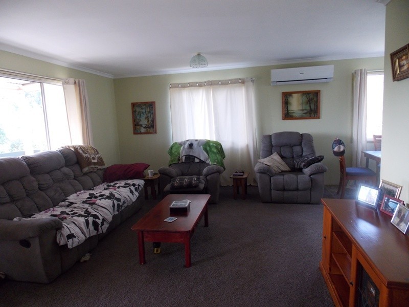 16 Hicken Way, Nanango QLD 4615