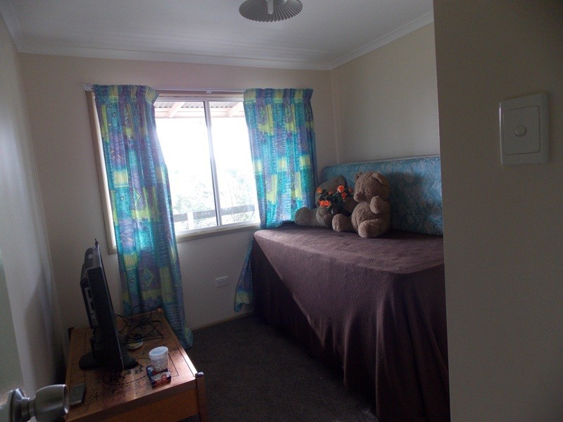 16 Hicken Way, Nanango QLD 4615