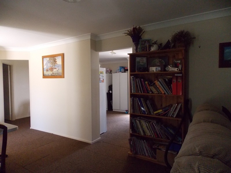 16 Malar Crescent, Nanango QLD 4615