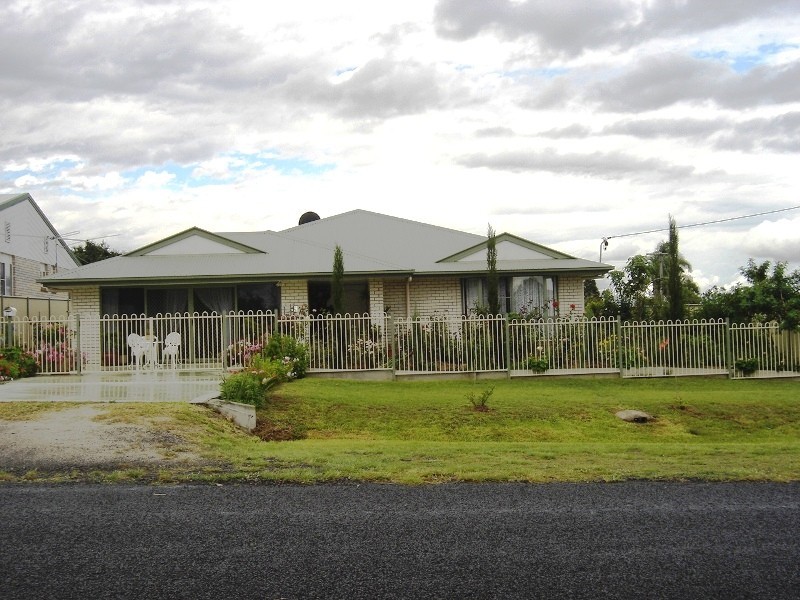 14 Wills Street, Nanango QLD 4615