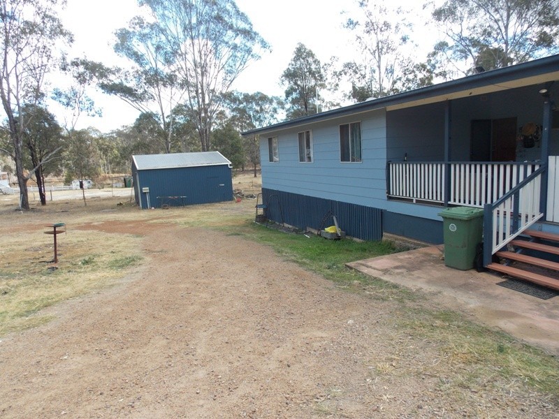 213 Malar Crescent, Nanango QLD 4615