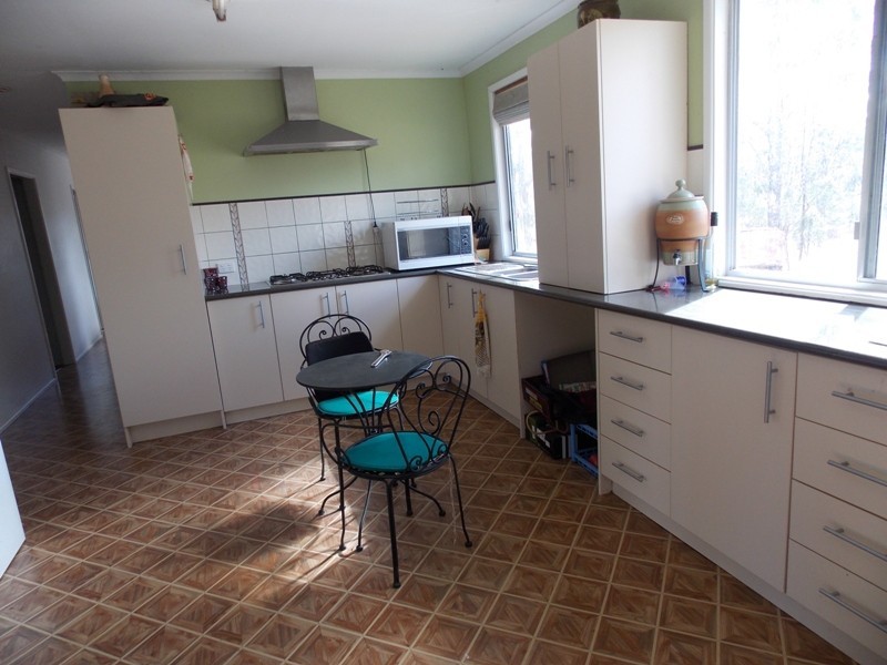 213 Malar Crescent, Nanango QLD 4615