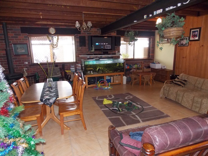 37 Hicken Way, Nanango QLD 4615