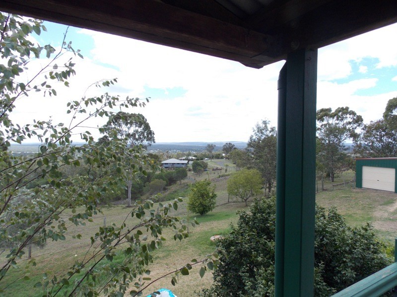 37 Hicken Way, Nanango QLD 4615