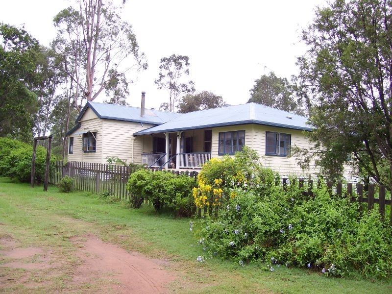 26 Racecourse Road, Nanango QLD 4615