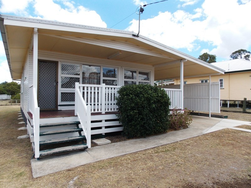 9 Dalby Street, Nanango QLD 4615