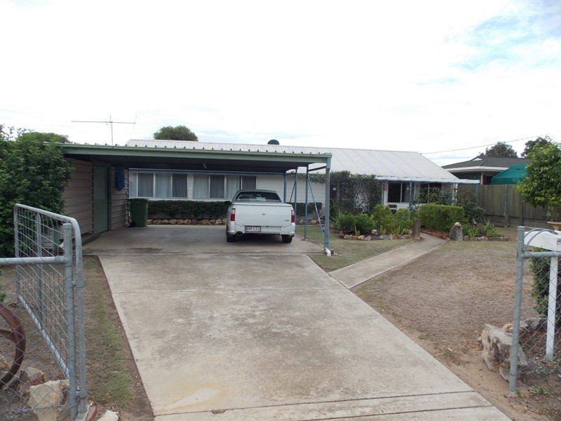 17 Bunker Avenue, Nanango QLD 4615