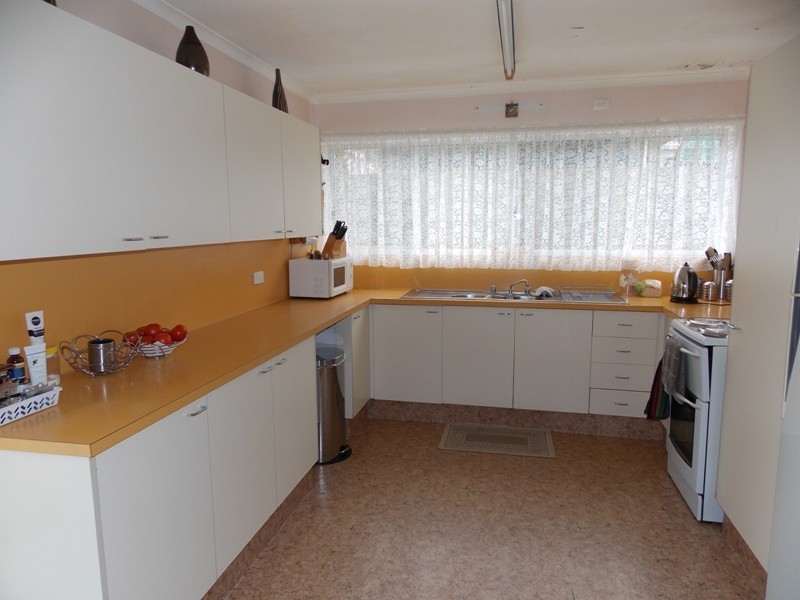 17 Bunker Avenue, Nanango QLD 4615