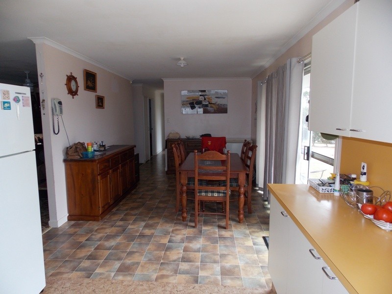 17 Bunker Avenue, Nanango QLD 4615