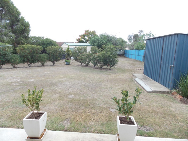 17 Bunker Avenue, Nanango QLD 4615