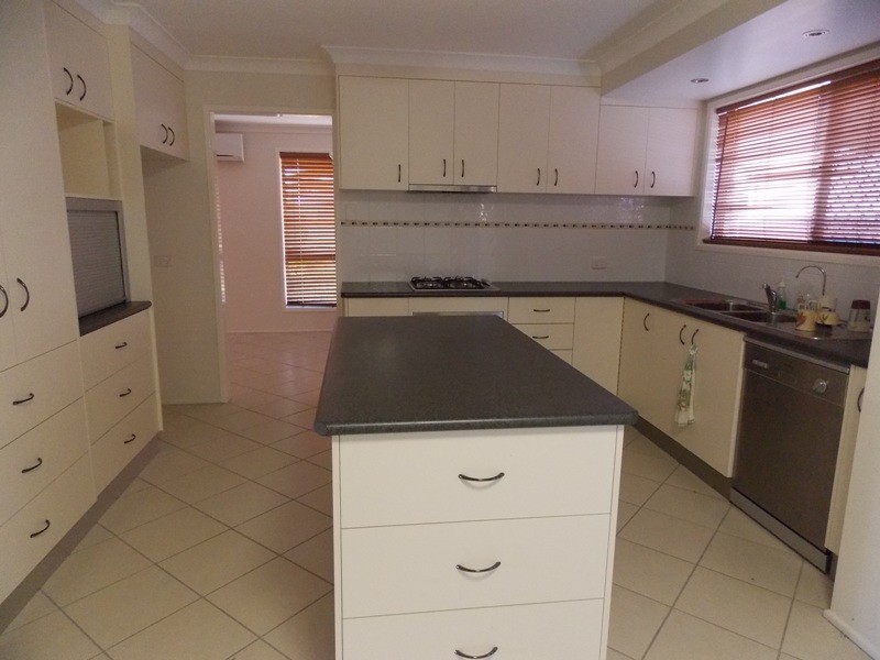 8 Eagle Street, Nanango QLD 4615