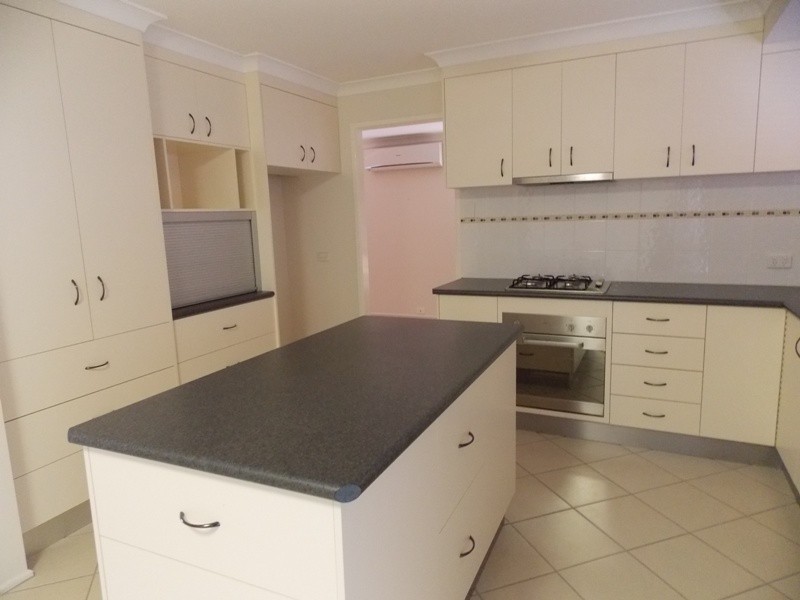 8 Eagle Street, Nanango QLD 4615