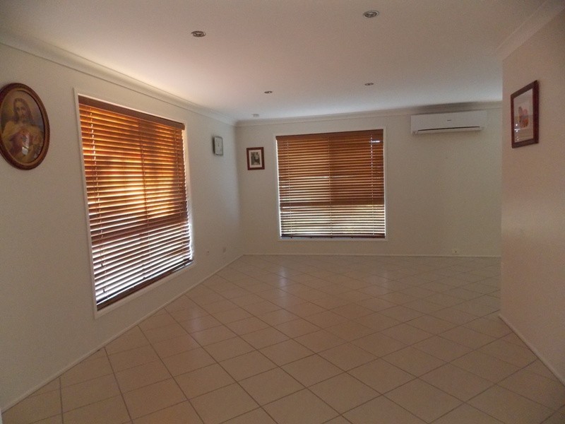 8 Eagle Street, Nanango QLD 4615