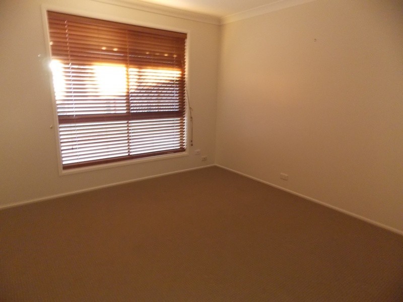 8 Eagle Street, Nanango QLD 4615