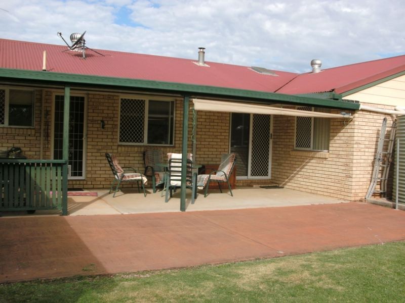 25 Fairway Drive, Nanango QLD 4615