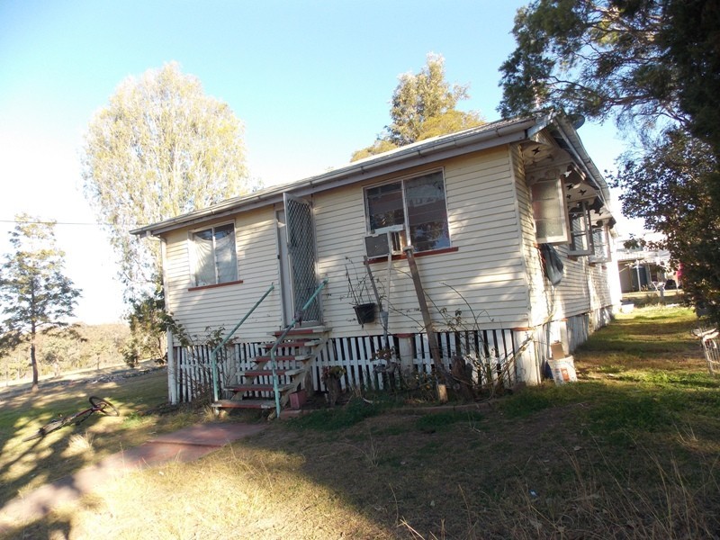 21 Arthur Street West, Nanango QLD 4615