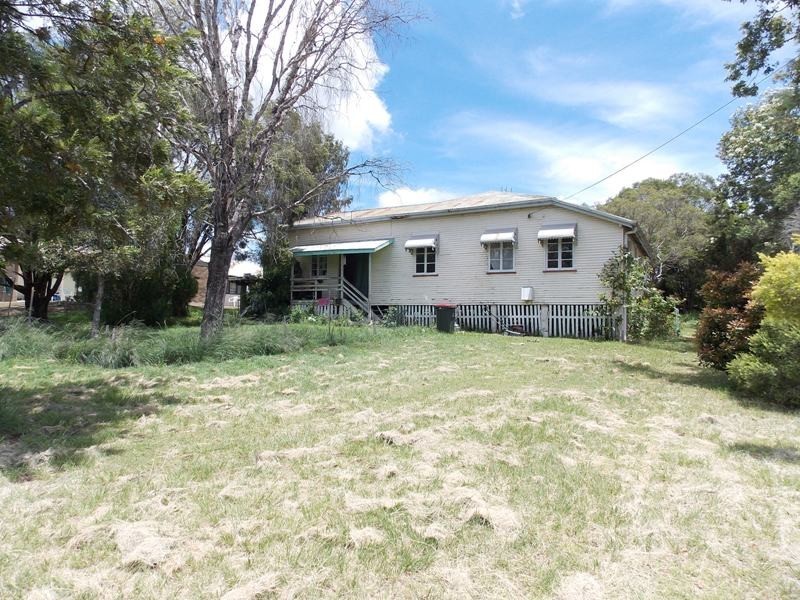 21 Arthur Street West, Nanango QLD 4615