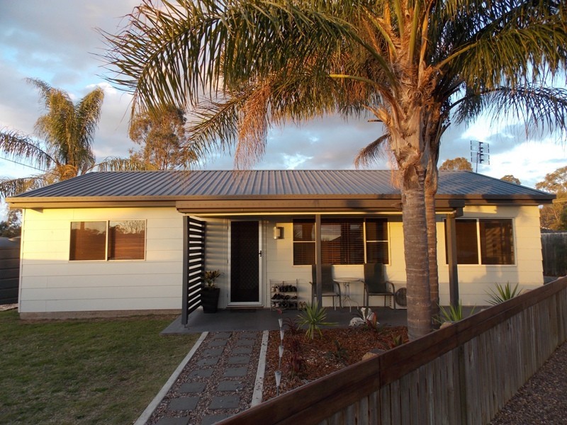 19 Birdie Street, Nanango QLD 4615