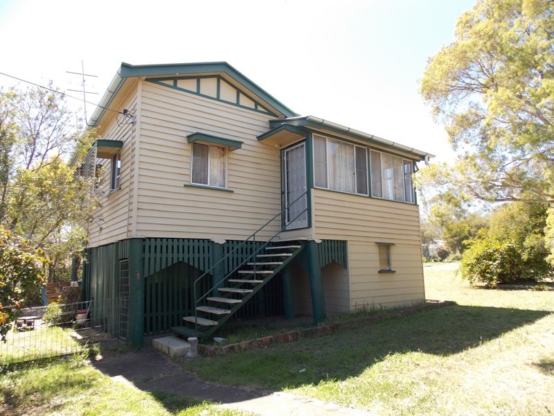 24 Hay Street, Nanango QLD 4615
