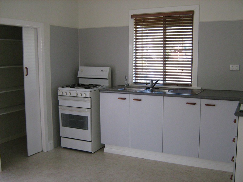 24 Hay Street, Nanango QLD 4615