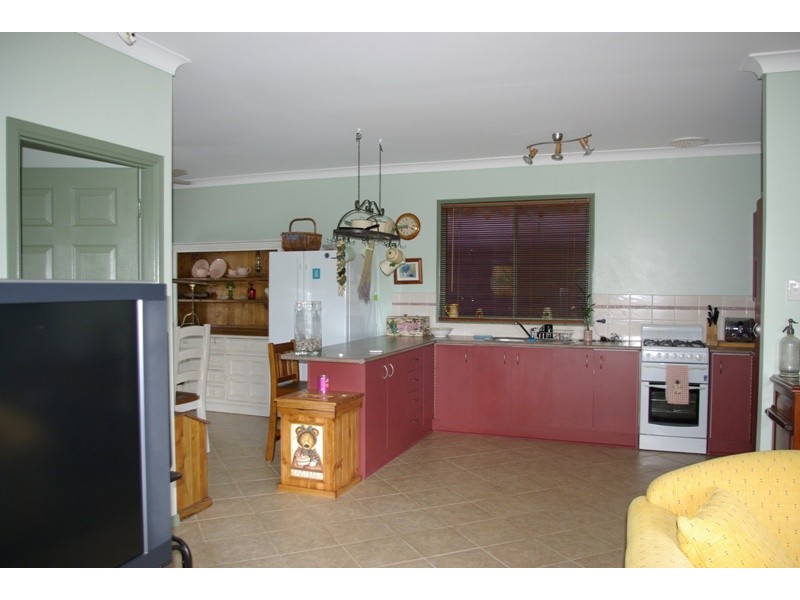 94 Hicken Way, Nanango QLD 4615
