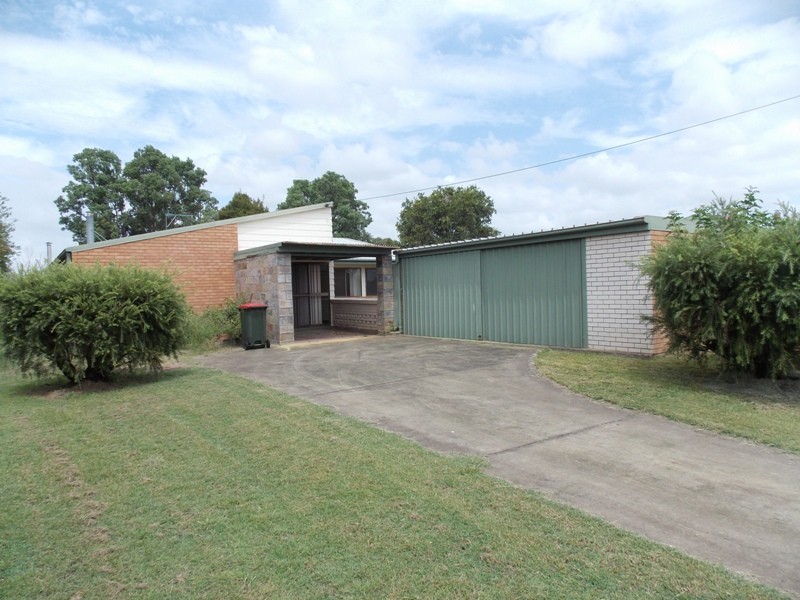12 Bunker Avenue, Nanango QLD 4615
