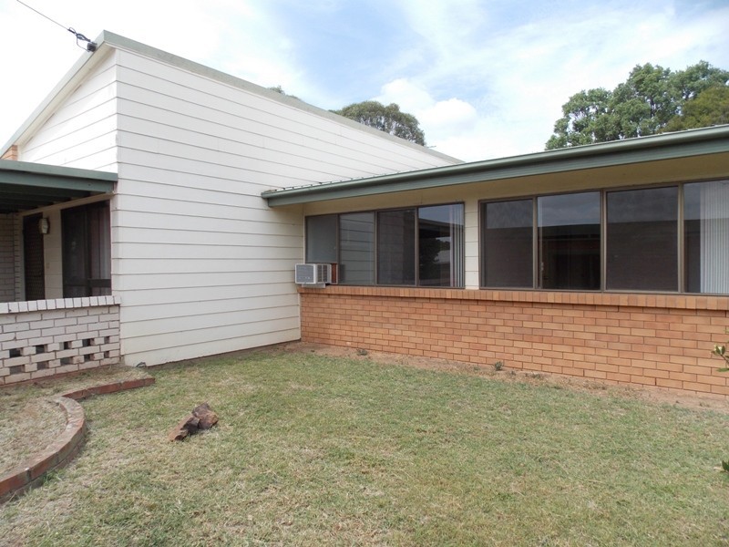 12 Bunker Avenue, Nanango QLD 4615