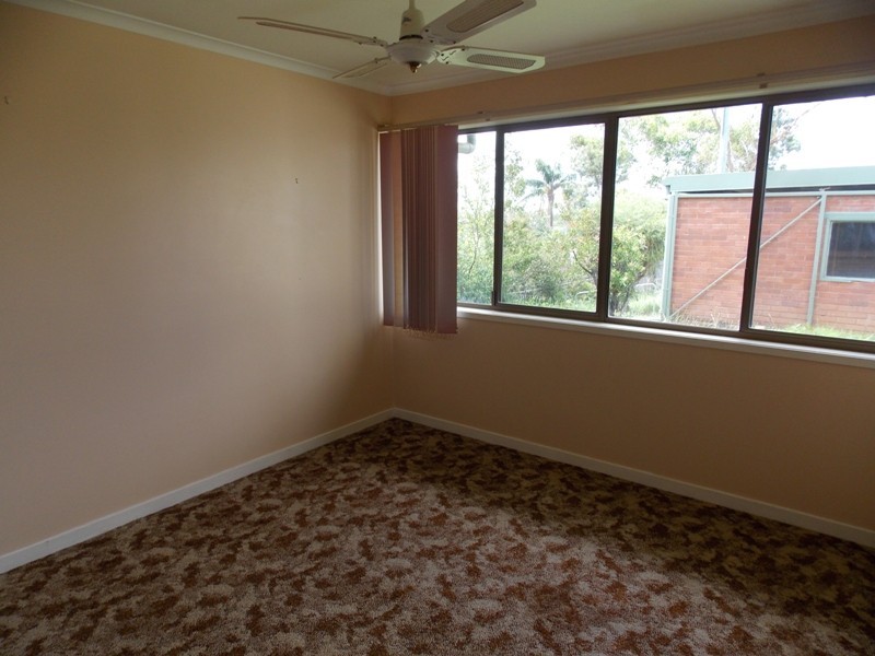12 Bunker Avenue, Nanango QLD 4615