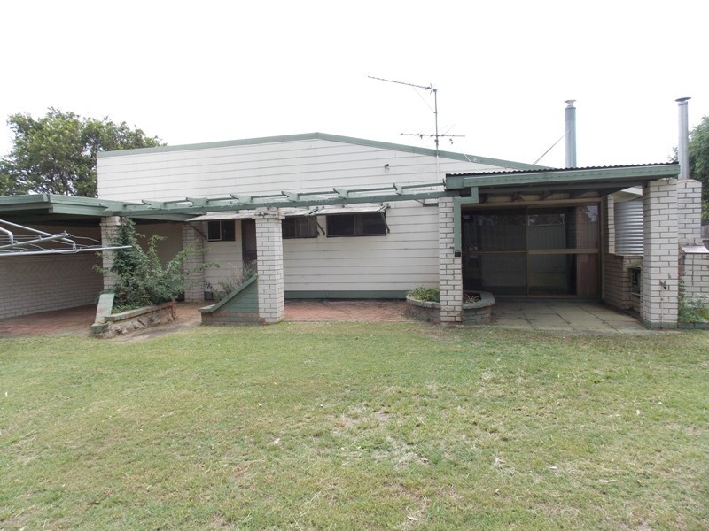 12 Bunker Avenue, Nanango QLD 4615
