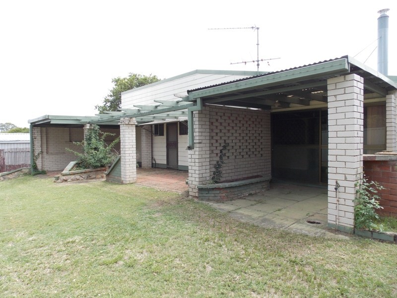 12 Bunker Avenue, Nanango QLD 4615