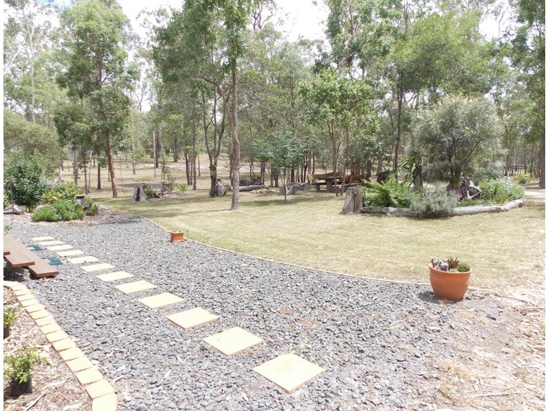 26 Raymond Road, Nanango QLD 4615