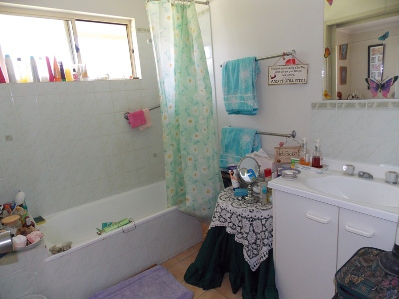 7b Grey Street, Nanango QLD 4615