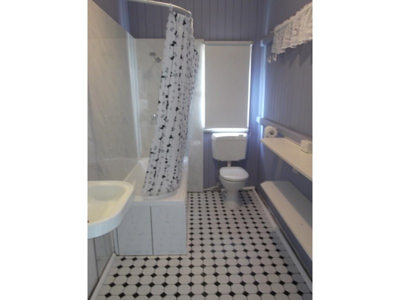 65 Henry Street, Nanango QLD 4615