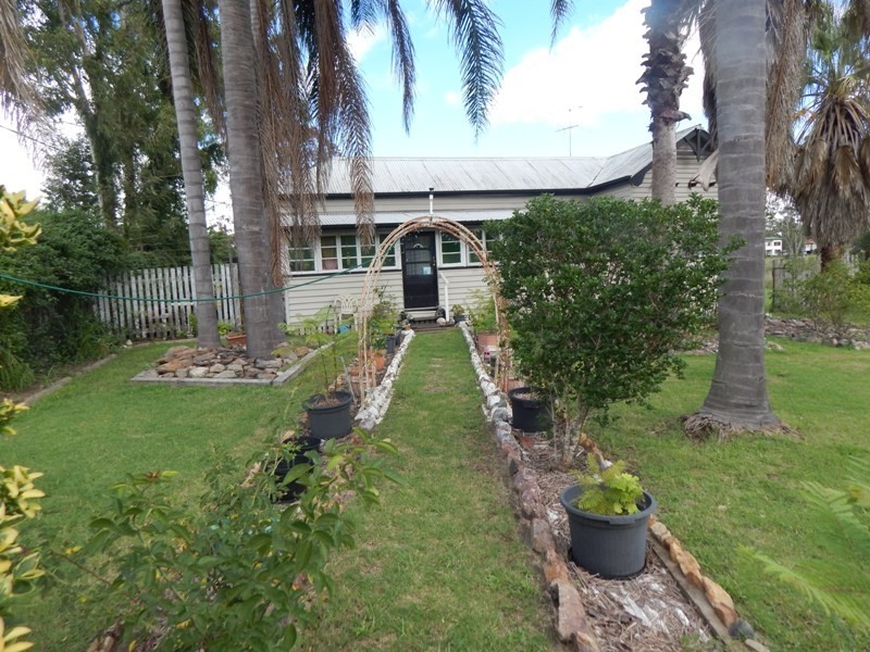 65 Henry Street, Nanango QLD 4615