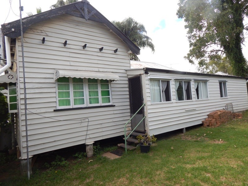 65 Henry Street, Nanango QLD 4615