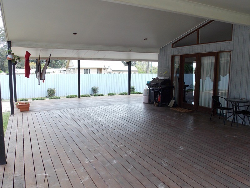 15 George Street, Blackbutt QLD 4306