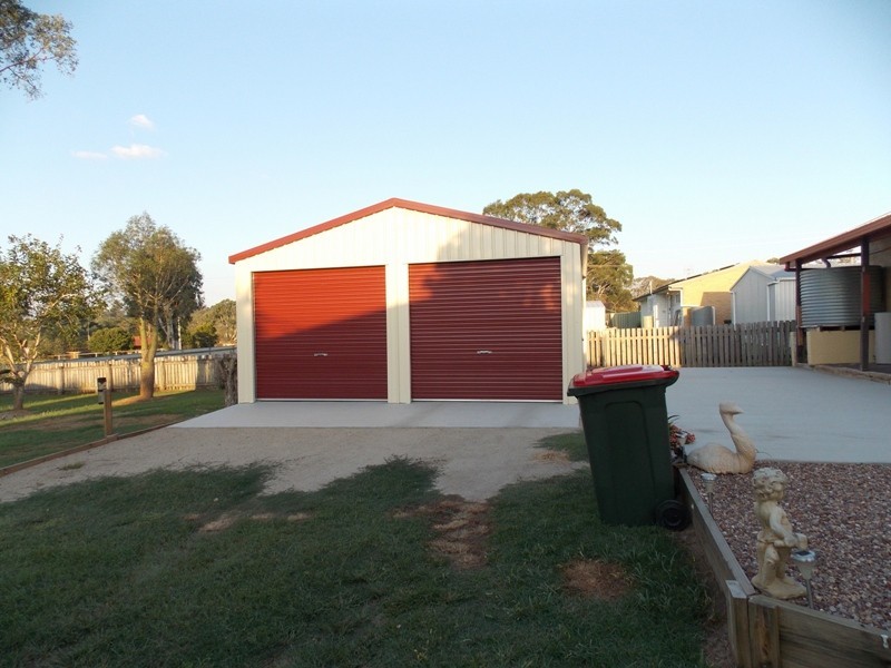 4 Deakin Crescent, Nanango QLD 4615