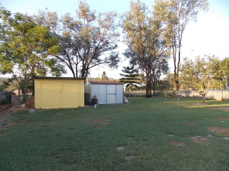 4 Deakin Crescent, Nanango QLD 4615