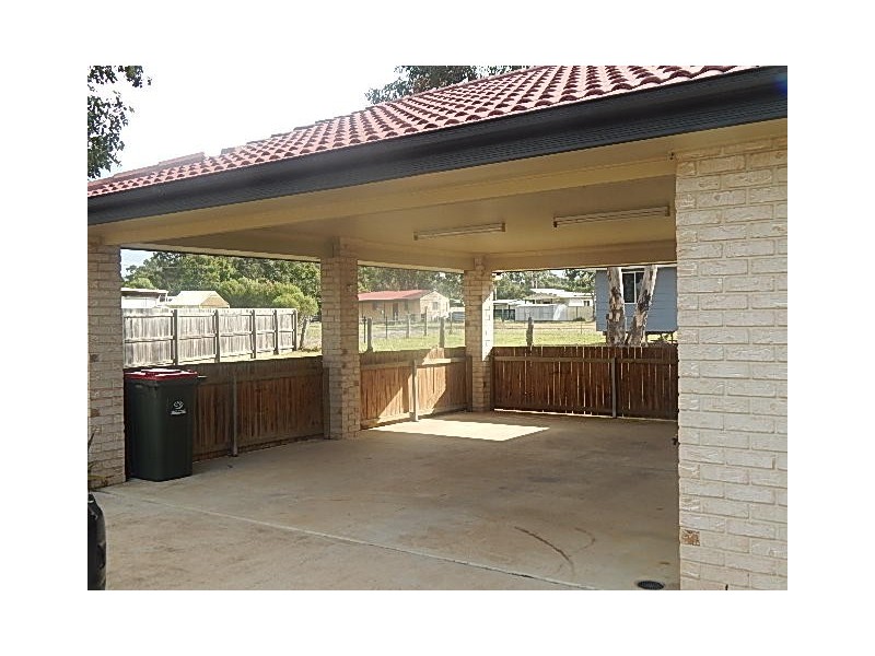 4 Avoca Place, Nanango QLD 4615