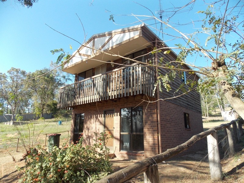 18 Hospital Terrace, Nanango QLD 4615