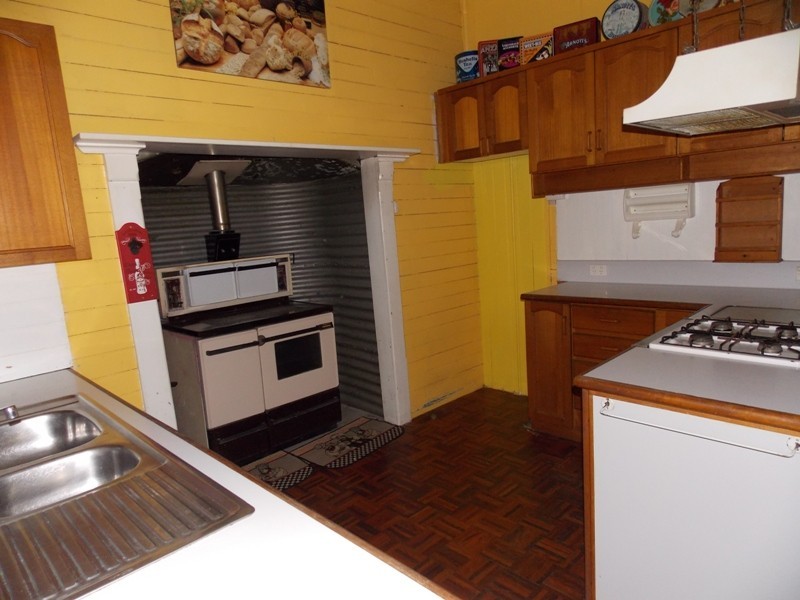 92 Burnett Street, Nanango QLD 4615