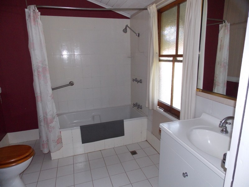 92 Burnett Street, Nanango QLD 4615