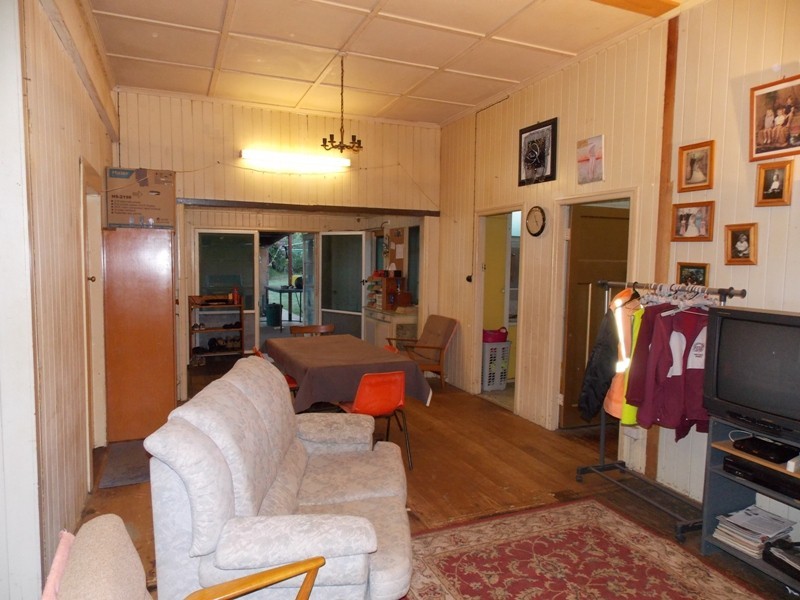 67 Chester Street, Nanango QLD 4615