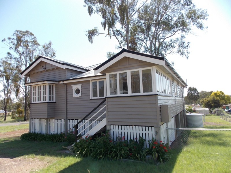 1 Hunter Street, Nanango QLD 4615
